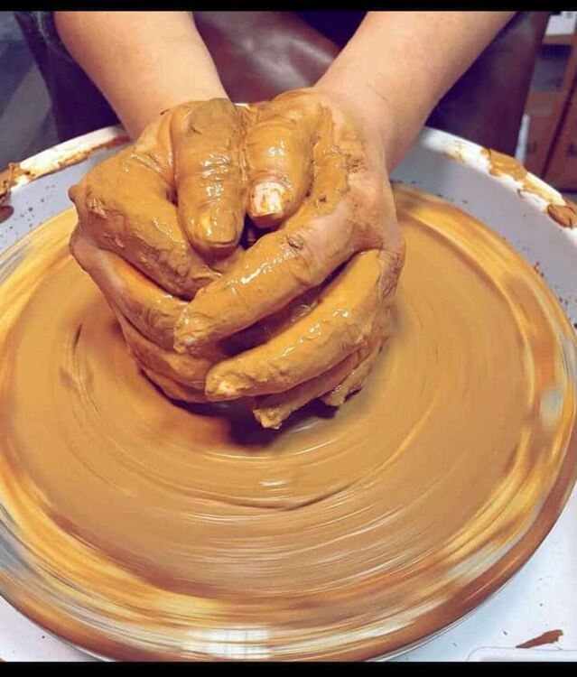 Детска работилница по грънчарство зарадва малки и големи