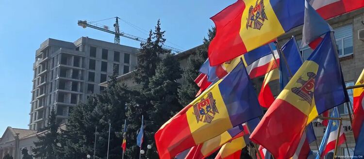 Малка страна с тежко историческо бреме и несигурно бъдеще