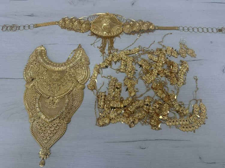 Откриха злато и сребро за над 300 000 лв. в кола и автобус