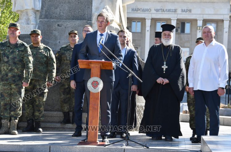 В Хасково посрещнаха тържествено над 100 военнослужещи от мисия в Косово
