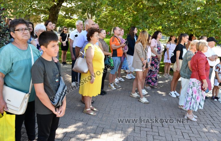 В Хасково посрещнаха тържествено над 100 военнослужещи от мисия в Косово