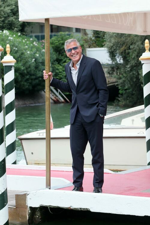 Фестивалът във Венеция започна с парад на звезди и висша мода