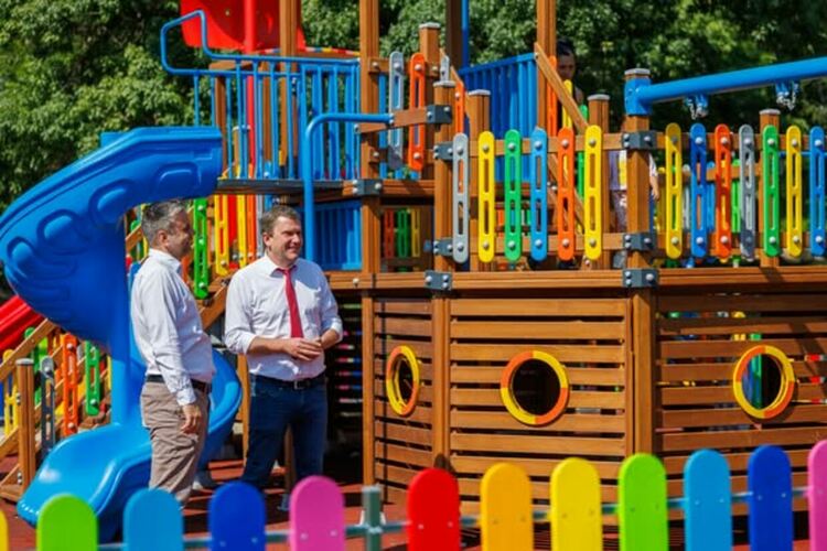 Перник се сдоби с още едно привлекателно място за игра и усмивки