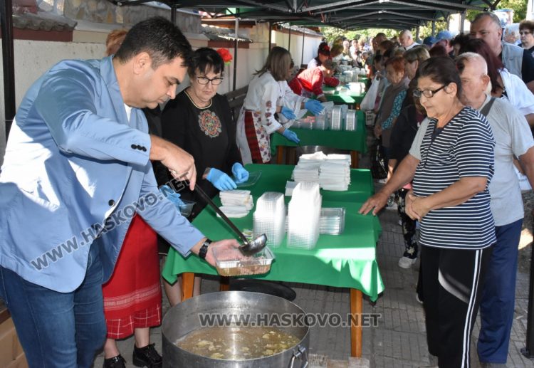 Курбан за здраве и благоденствие на димитровградчани дари кметът Иво Димов