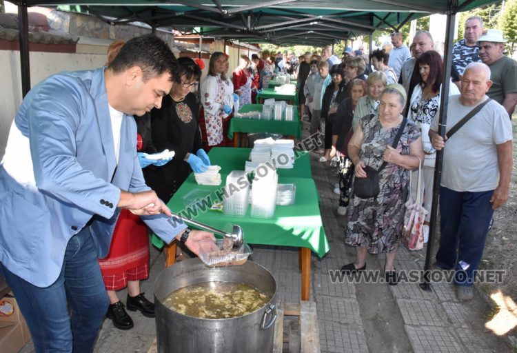 Курбан за здраве и благоденствие на димитровградчани дари кметът Иво Димов