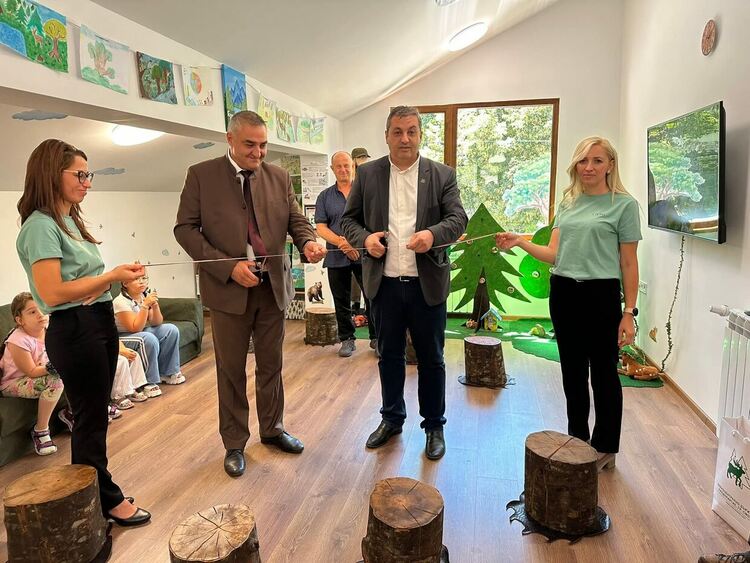 Нов учебен кабинет по горска педагогика откриха в ДГС - Смилян