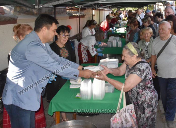 Курбан за здраве и благоденствие на димитровградчани дари кметът Иво Димов