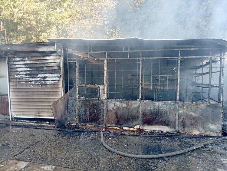 Избухна пожар на Неделния пазар в Димитровград