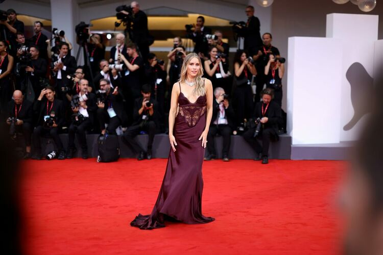 Фестивалът във Венеция започна с парад на звезди и висша мода