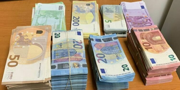 102 000 евро скрити в хладилния агрегат на тир откриха на Капитан Андреево