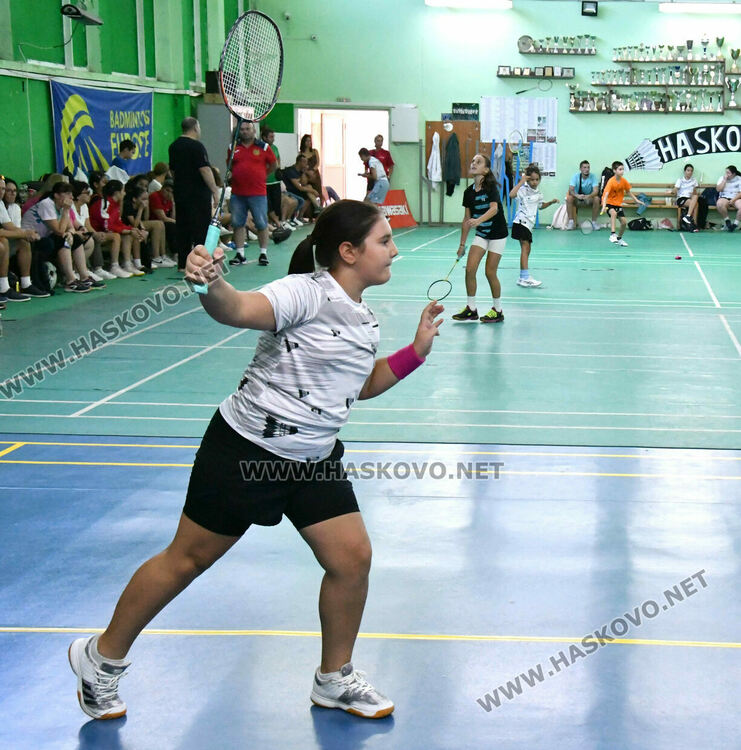 Бадминтонисти се борят за трофеите от турнира „Пюзант Касабян“