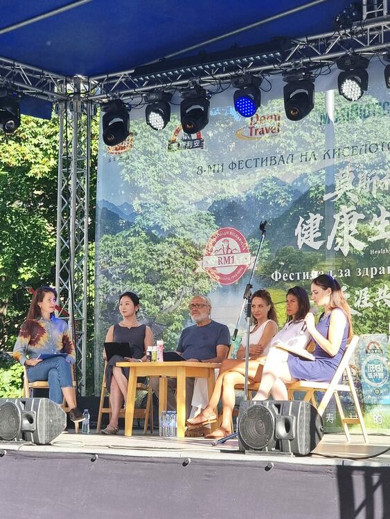 Фестивалът на киселото мляко в Момчиловци започна с дискусия за здраве и дълголетие