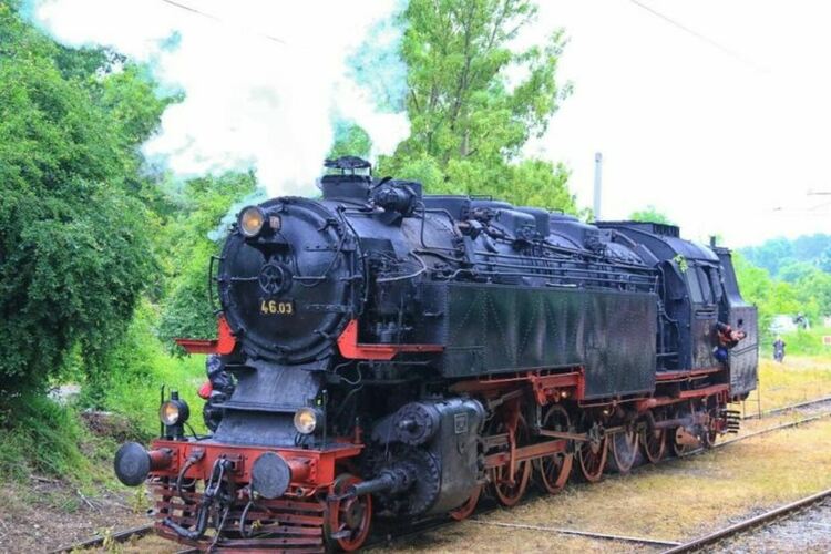 Парният локомотив Баба Меца.