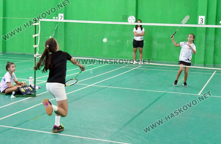 Бадминтонисти се борят за трофеите от турнира „Пюзант Касабян“