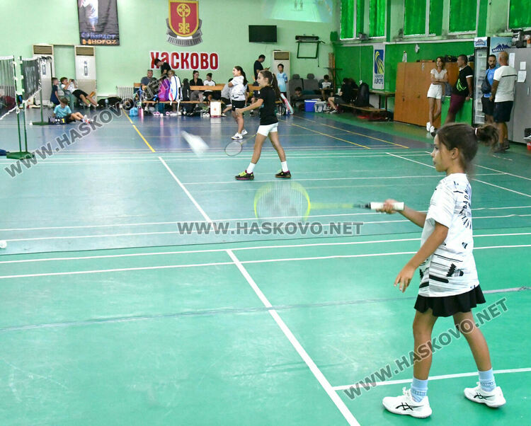 Бадминтонисти се борят за трофеите от турнира „Пюзант Касабян“