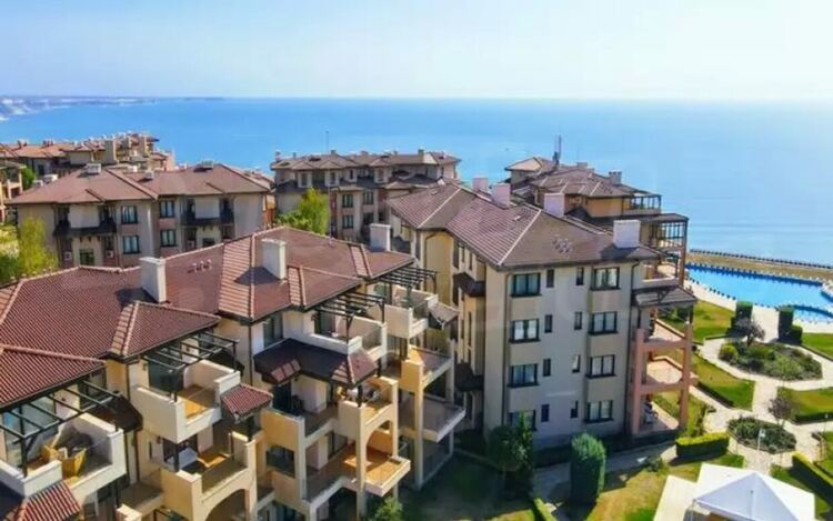 Все повече руснаци и британци разпродават имотите си у нас За първото полугодие БНБ отчете отлив на капитали в недвижимости за 10.8 млн. евро