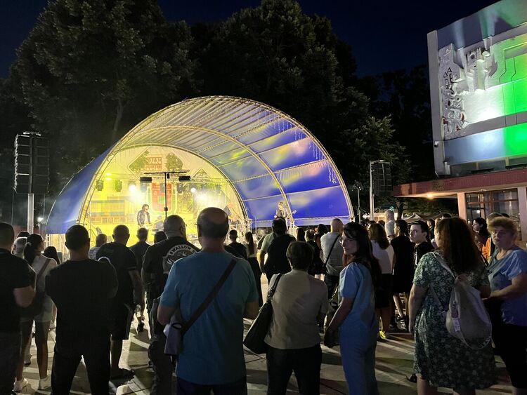 „Тангра“ зарадва публиката в Любимец с вечните си хитове