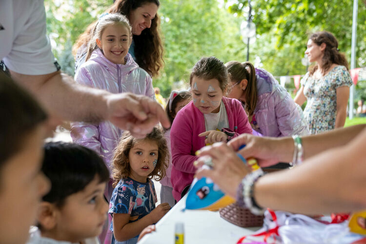 Деца и родители се забавляваха днес на детския празник, организиран от общината по повод празника на града