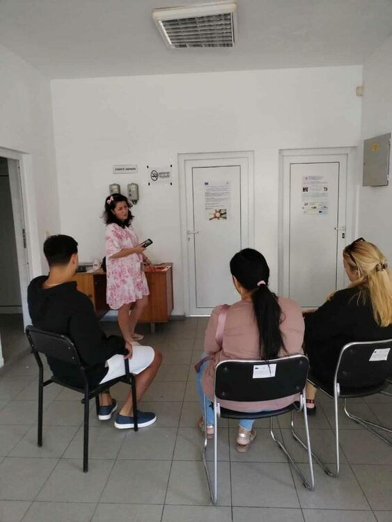 Контактният център за деца и родители в Хасково събира за срещи петчленно семейство