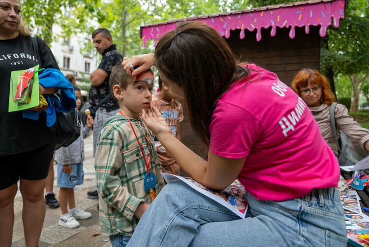 Деца и родители се забавляваха днес на детския празник, организиран от общината по повод празника на града
