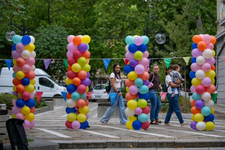 Деца и родители се забавляваха днес на детския празник, организиран от общината по повод празника на града