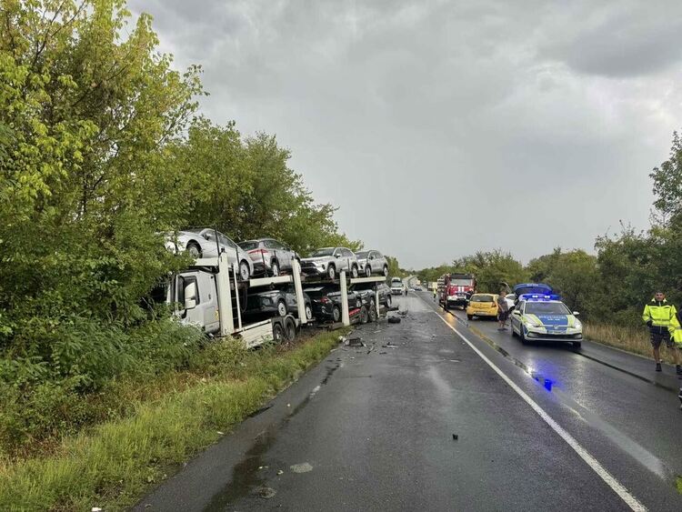 Тежка катастрофа с ранени между Бели извор и Враца, интензивен трафик по граничните пунктове