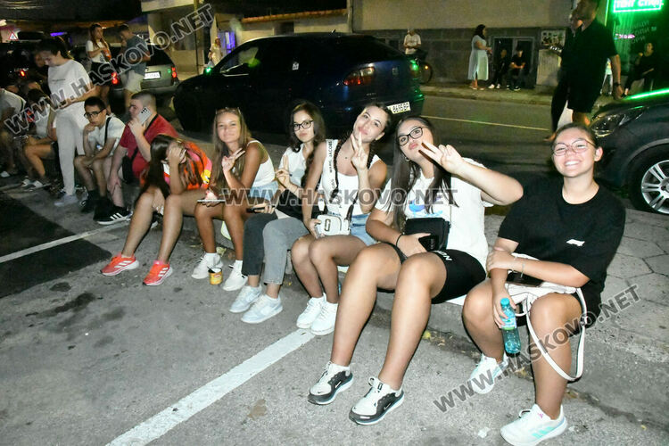 Лятното автокино в Хасково привлече много деца и младежи