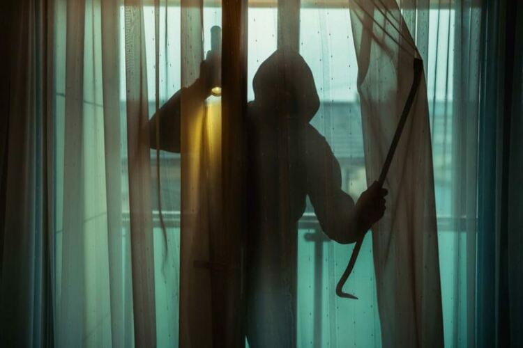 Кражба за близо 90 000 лв. от апартамент в Радомир