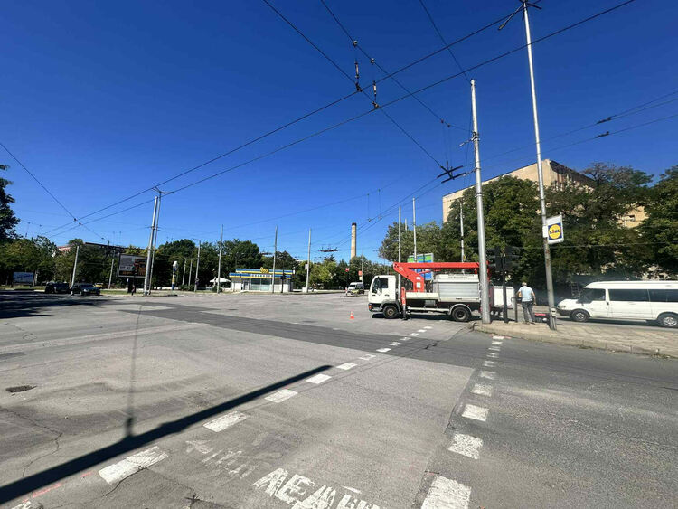 Сменят най-стария светофар в Хасково