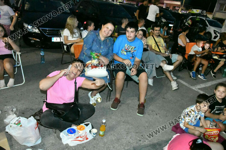 Лятното автокино в Хасково привлече много деца и младежи