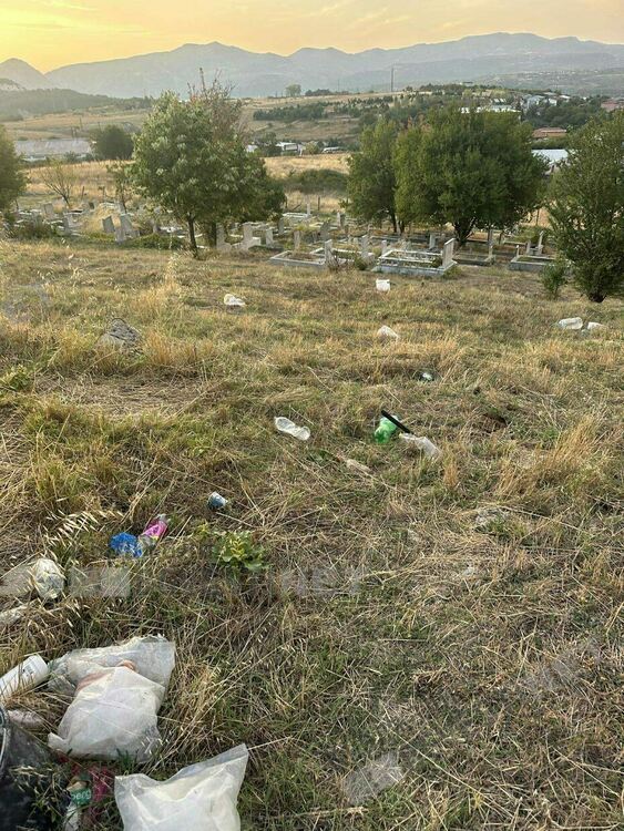 Затапиха входа на мюсюлманското гробище при Сипей, не се полагат грижи за него