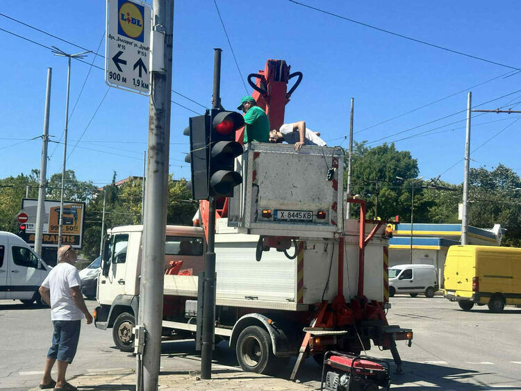 Сменят най-стария светофар в Хасково