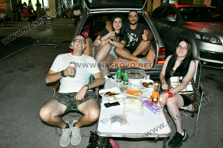 Лятното автокино в Хасково привлече много деца и младежи