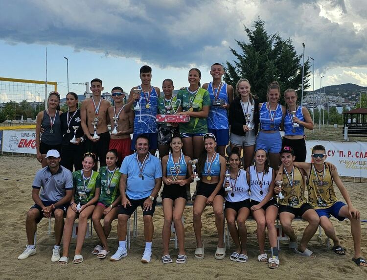 Милко Багдасаров и Марти Карабашев спечелиха златните медали на турнира по плажен волейбол в Кърджали