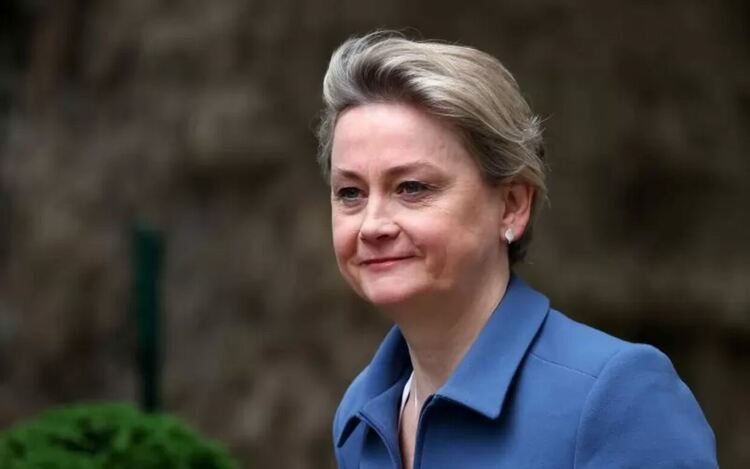 Министърът на вътрешните работи на Великобритания Ивет Купър