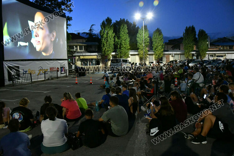 Лятното автокино в Хасково привлече много деца и младежи