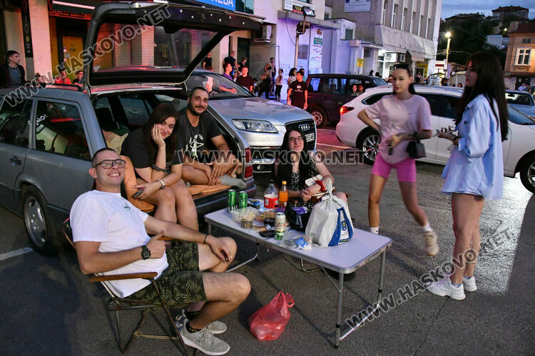 Лятното автокино в Хасково привлече много деца и младежи