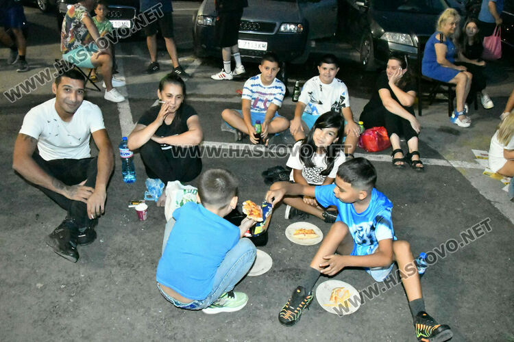 Лятното автокино в Хасково привлече много деца и младежи