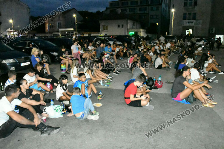 Лятното автокино в Хасково привлече много деца и младежи