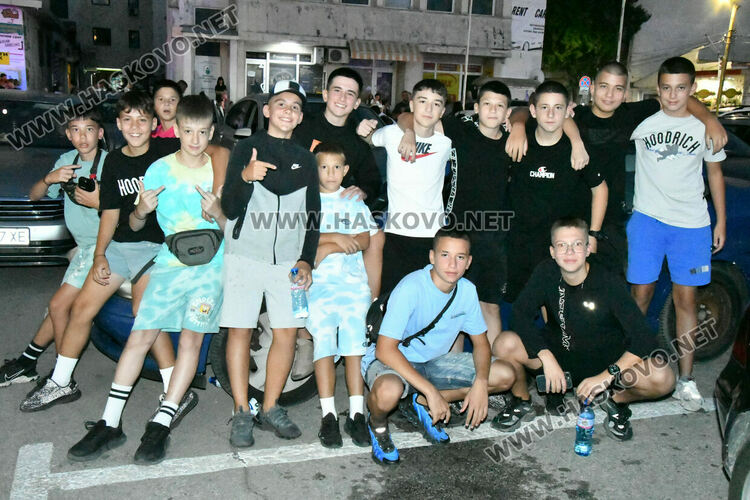 Лятното автокино в Хасково привлече много деца и младежи