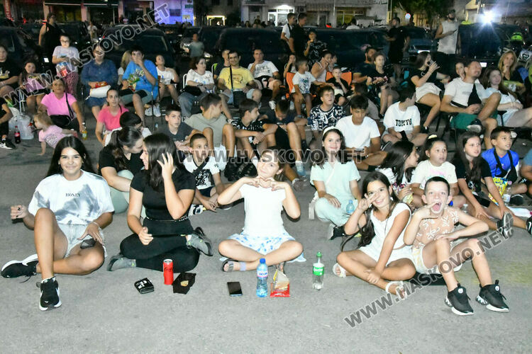 Лятното автокино в Хасково привлече много деца и младежи