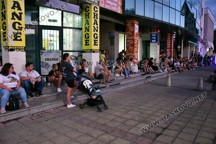 Лятното автокино в Хасково привлече много деца и младежи