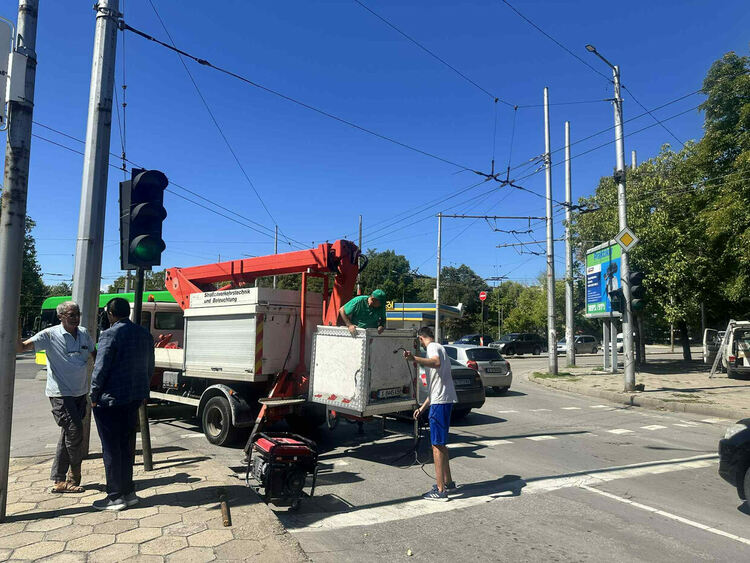 Сменят най-стария светофар в Хасково