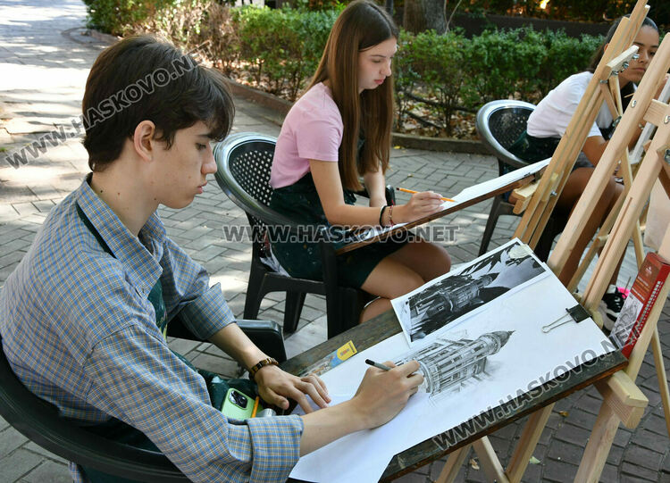 Млади дарования превърнаха центъра на Хасково в пъстро ателие 