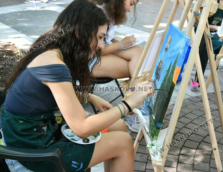 Млади дарования превърнаха центъра на Хасково в пъстро ателие 