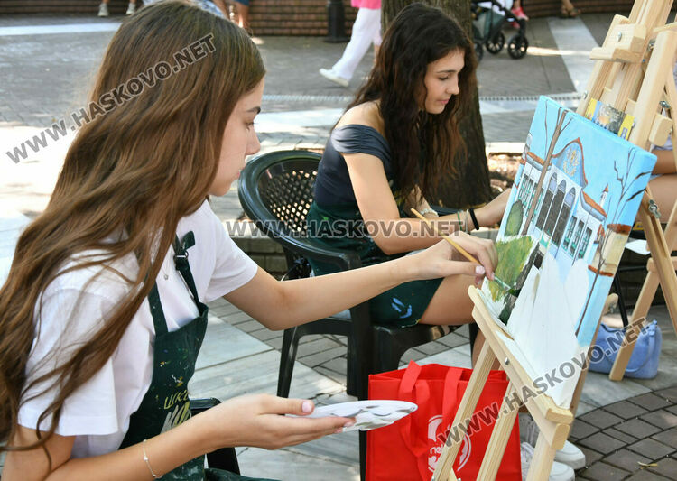 Млади дарования превърнаха центъра на Хасково в пъстро ателие 