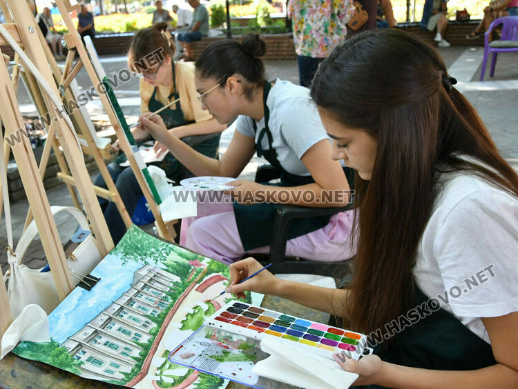 Млади дарования превърнаха центъра на Хасково в пъстро ателие 