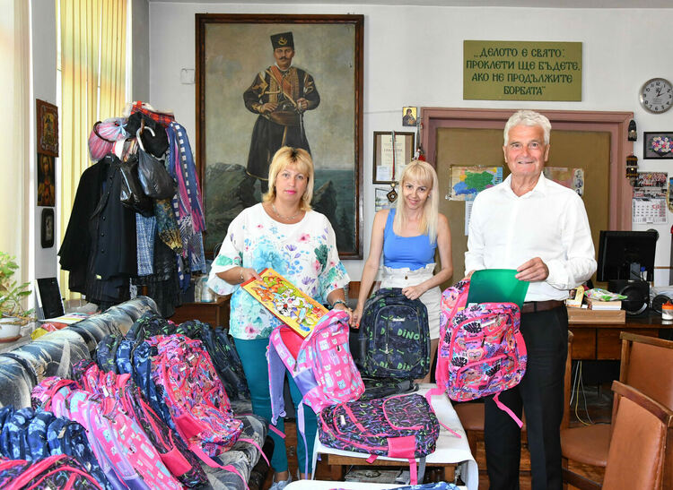 Тракийци изпращат 80 раници и пособия за българското неделно училище в Истанбул