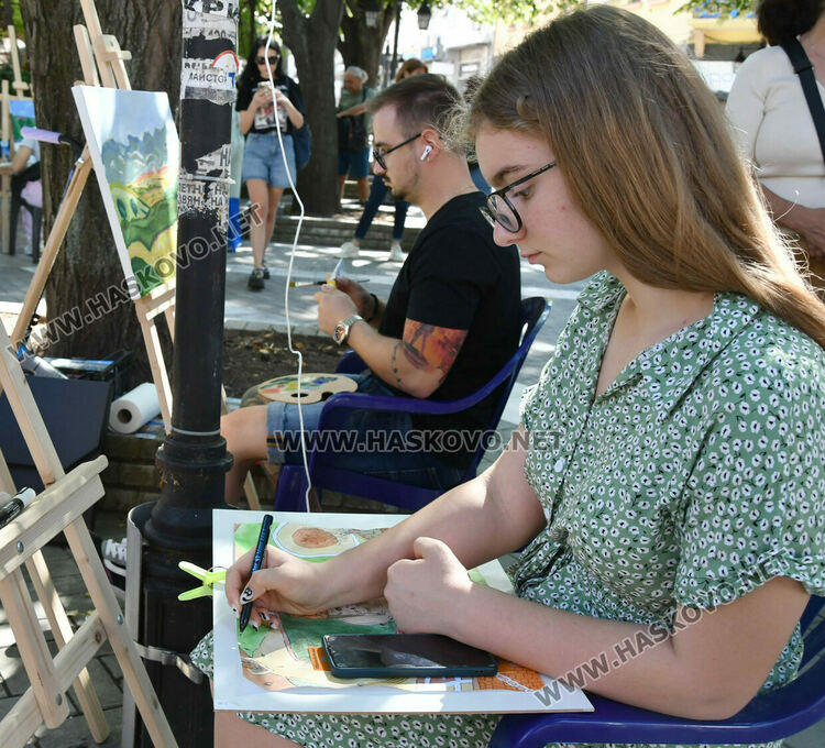 Млади дарования превърнаха центъра на Хасково в пъстро ателие 
