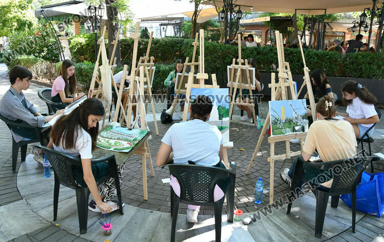 Млади дарования превърнаха центъра на Хасково в пъстро ателие 